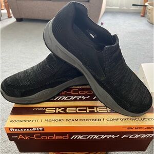 Sketchers Men’s Cohagen Knit Walk.   Size 10